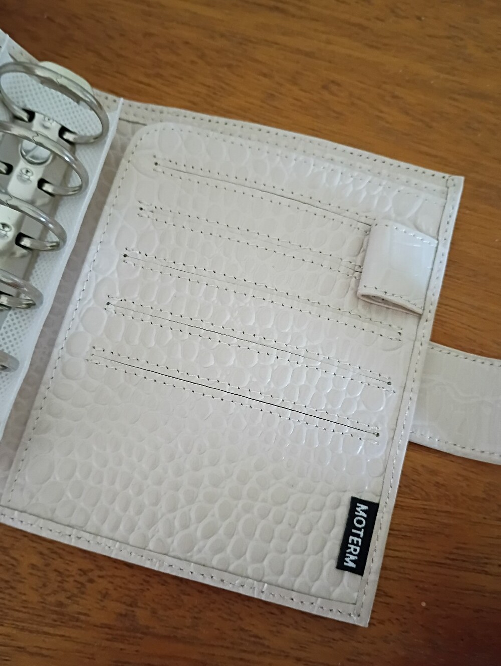 Moterm A7 Pocket Luxe Ring Planner Wallet - Picture 7 of 16